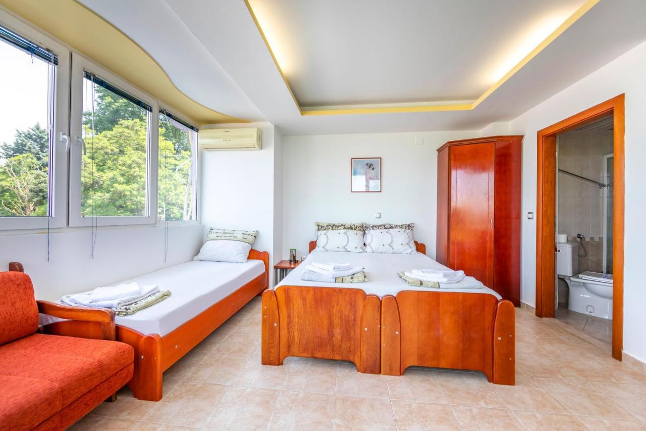 Villa Swiss Охрид Екстериор снимка