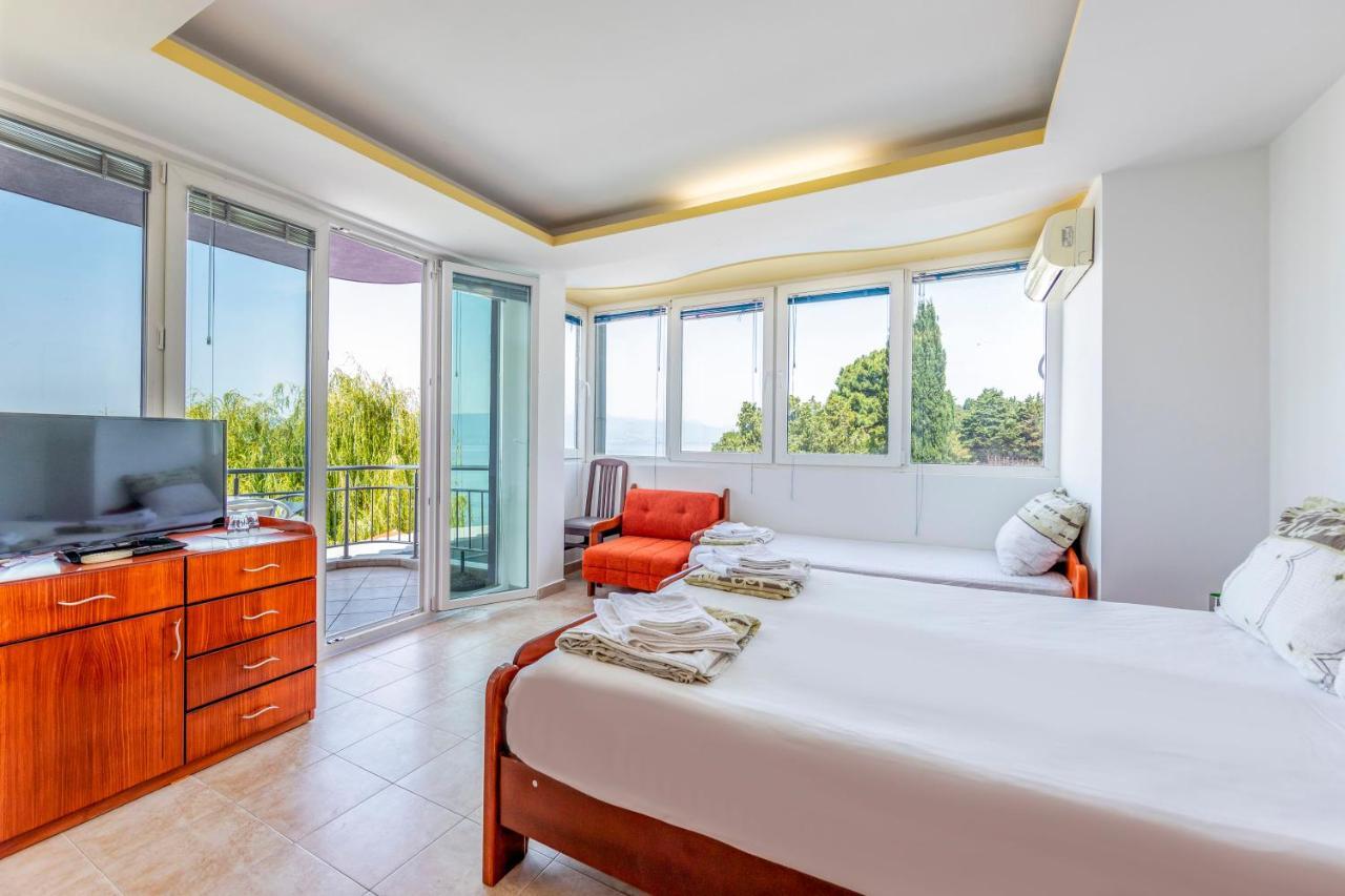 Villa Swiss Охрид Екстериор снимка